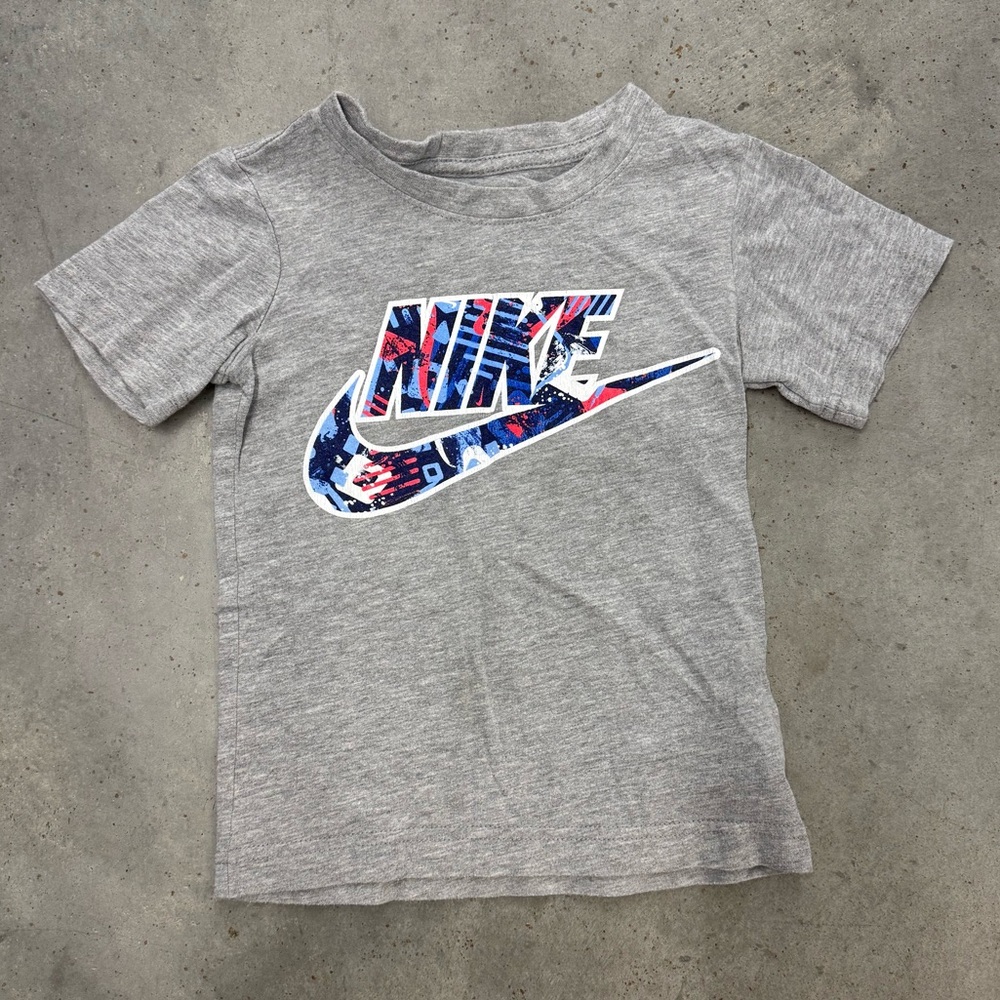 Nike Toddler Boys Gray Graphic Logo T-Shirt Size 4